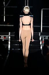 Мужская и Женская Показ Maison Martin Margiela  Осень-Зима 2009/10